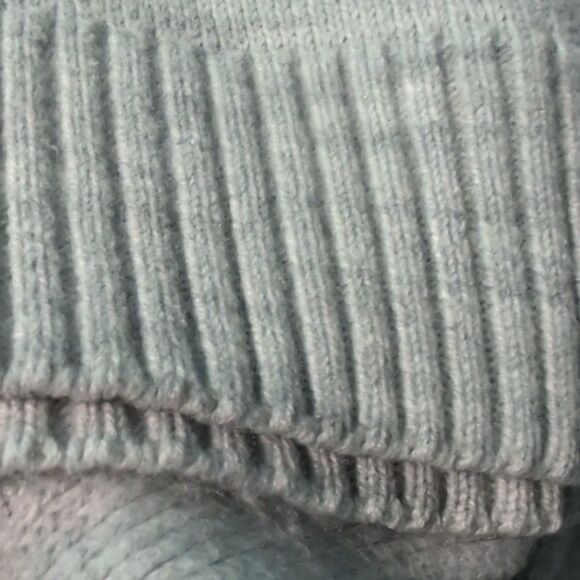 Vintage Women's Light Gray Embroidered Floral Knit Sweater‎ - Picture 5 of 10